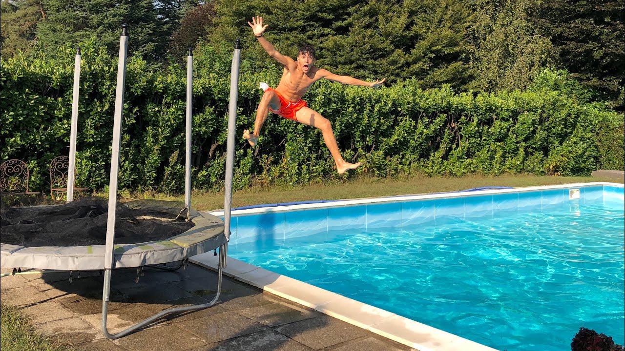 TRAMPOLINO vs PISCINA - TUFFI PERICOLOSI!! *epico*