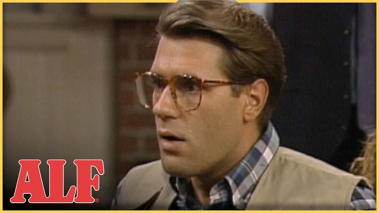 Can Willie's Brother Keep ALF a Secret? | S4 Ep8 Clip