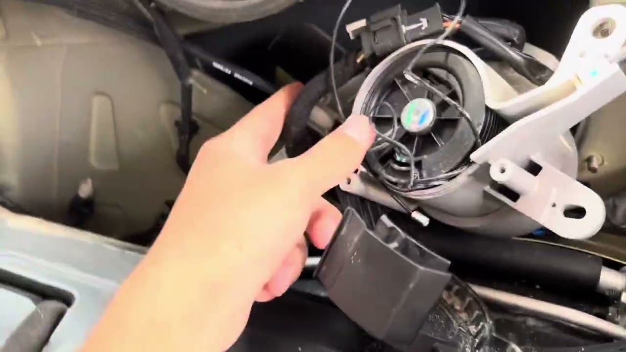 Kia Sedona automatic rear door won’t open