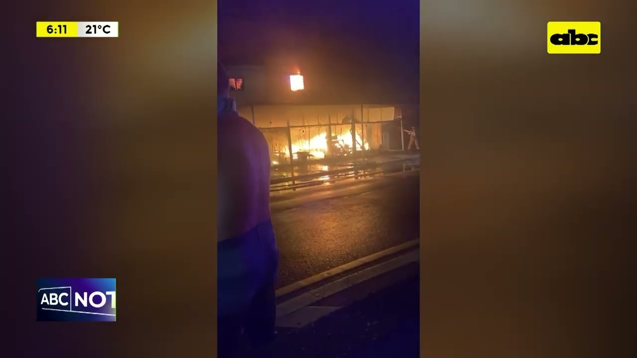 Zapatería de Itauguá se incendió por completo