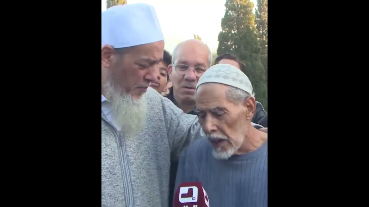 الشيخ شمس الدين الجزائري يُغزي والده في وفاة والدته ( حوار مؤثر)