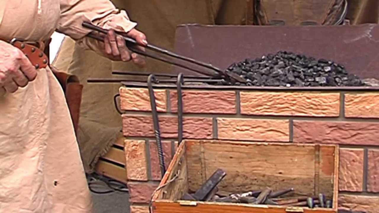 Forgiare una punta di freccia
