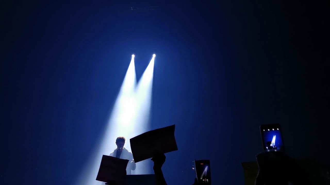 Wincent Weiss | 16.11.2019 | Zenith München | Intro - Irgendwie anderst(mit Fanaktion) ❤️💙🧡💚💛💜