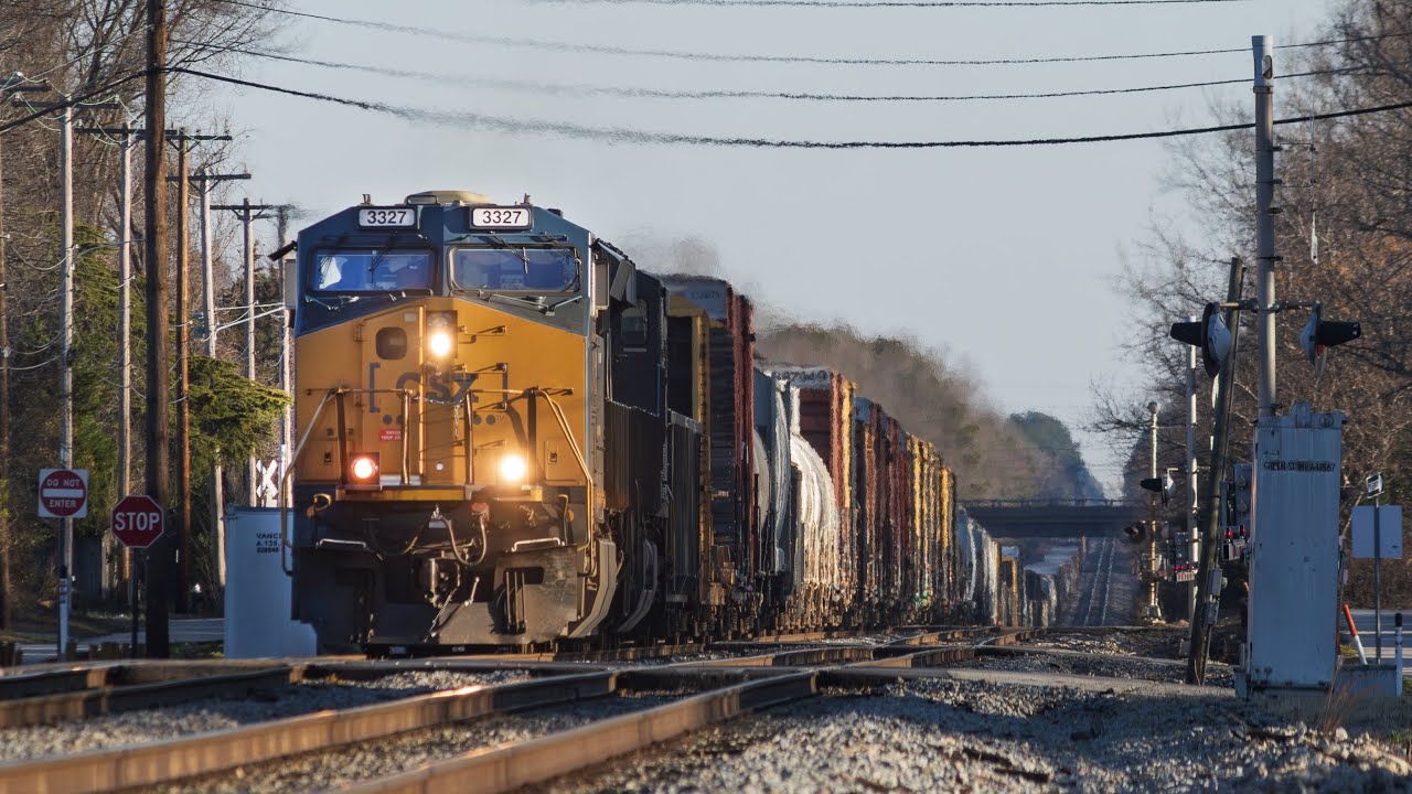 CSXT M407 comes thru Wilson with a Awesome crew and Hornshow with Roughly 154 cars! 