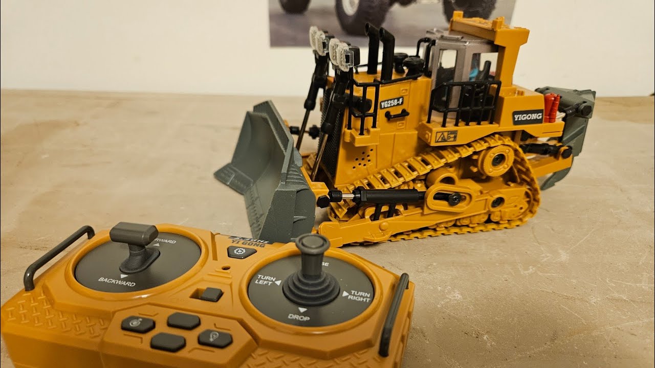 1:24 Scale Yi Gong Bulldozer R.T.R. (Temu)