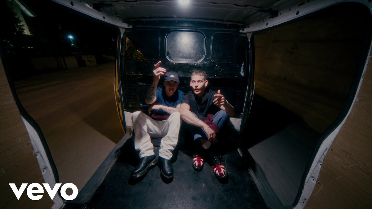 Pole., Hens - creo que mi perro ve fantasmas (Video Oficial)