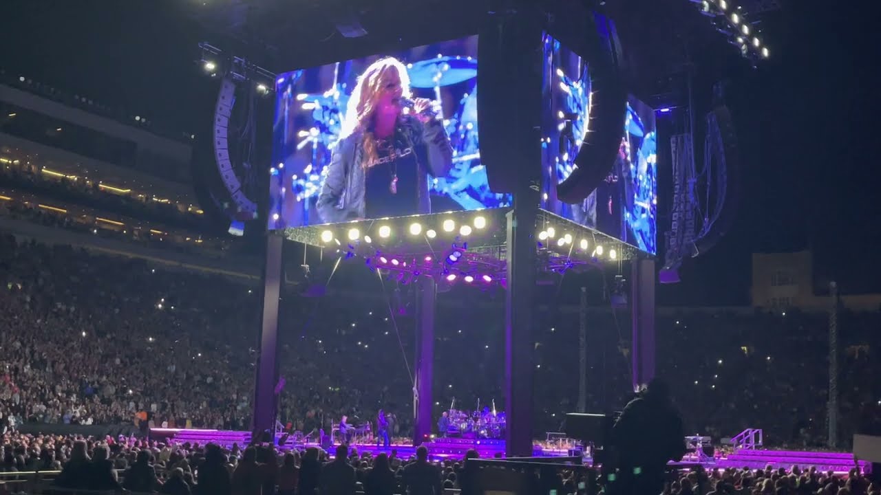 She’s In Love With The Boy- Trish Yearwood and Garth Brooks at Notre Dame
