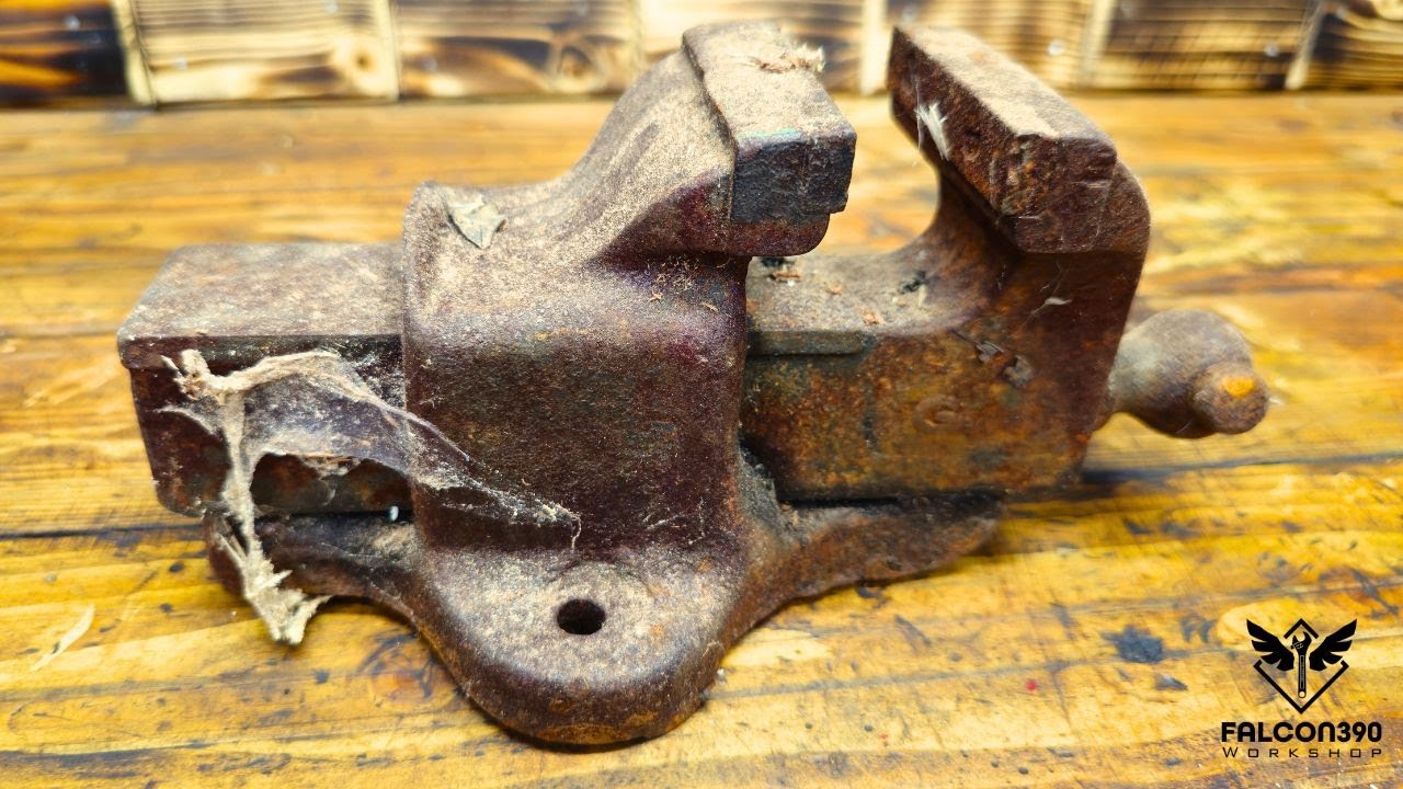 Very rusty vice restoration. Vice Handy Model no G. 1