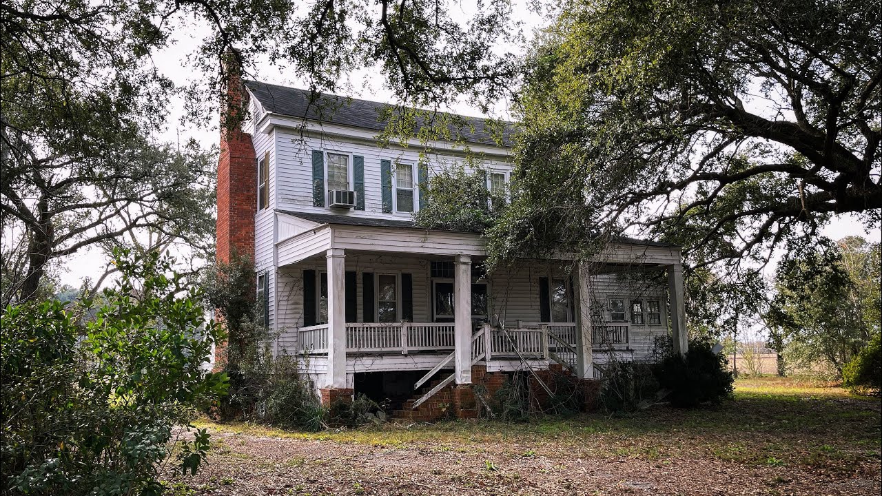 The Breathtaking Abandoned Fairy Tale Plantation House *Packed w/ Antiques Down South in Alabama