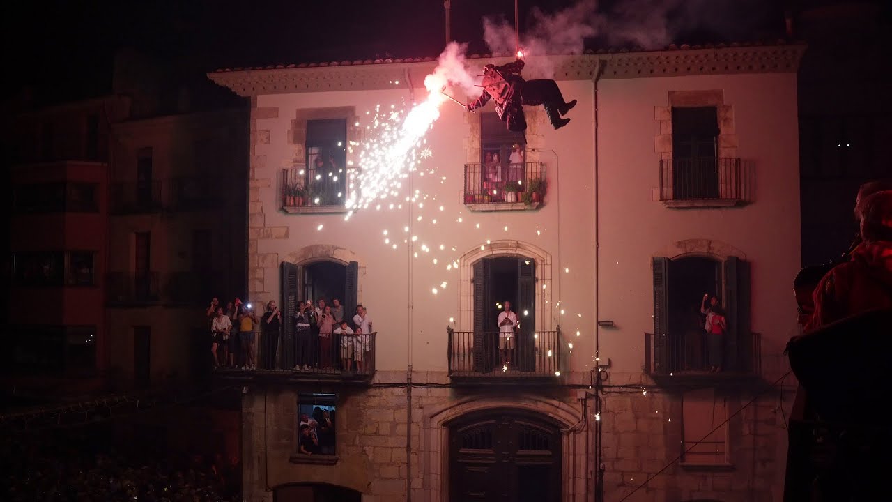 Correfoc de la Bisbal d'Empordà des de la plaça Major