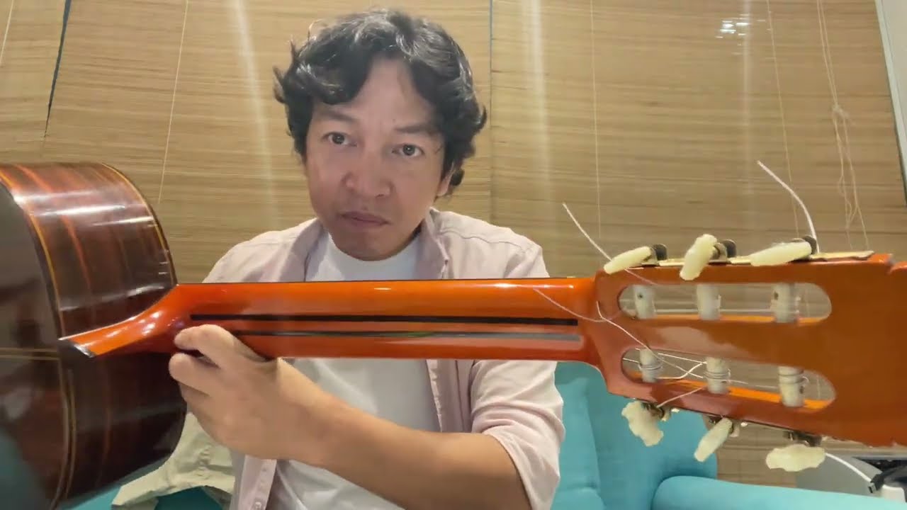 Guitar Classic Nhật - Hiroshi Abe ( 1975 )  có hai chỉ cần  . 0936239138 Zalo