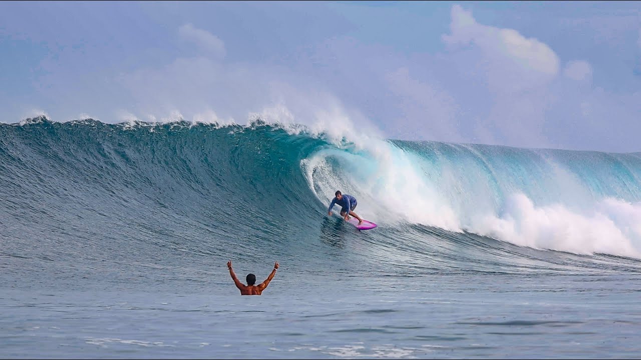 'Rainy' season surf trip to the Maldives (Thulusdhoo)