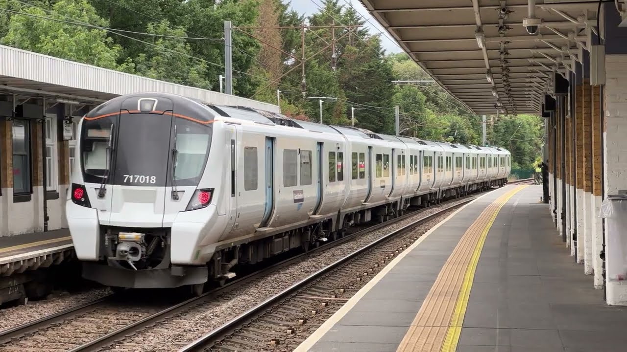 Great Northern trains at Enfield Chase 26th July 2022