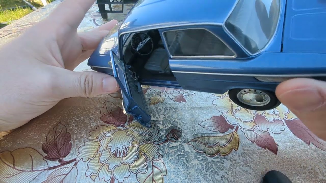 Модель автомобиля в 1:18 масштабе от / Revell NSU TT