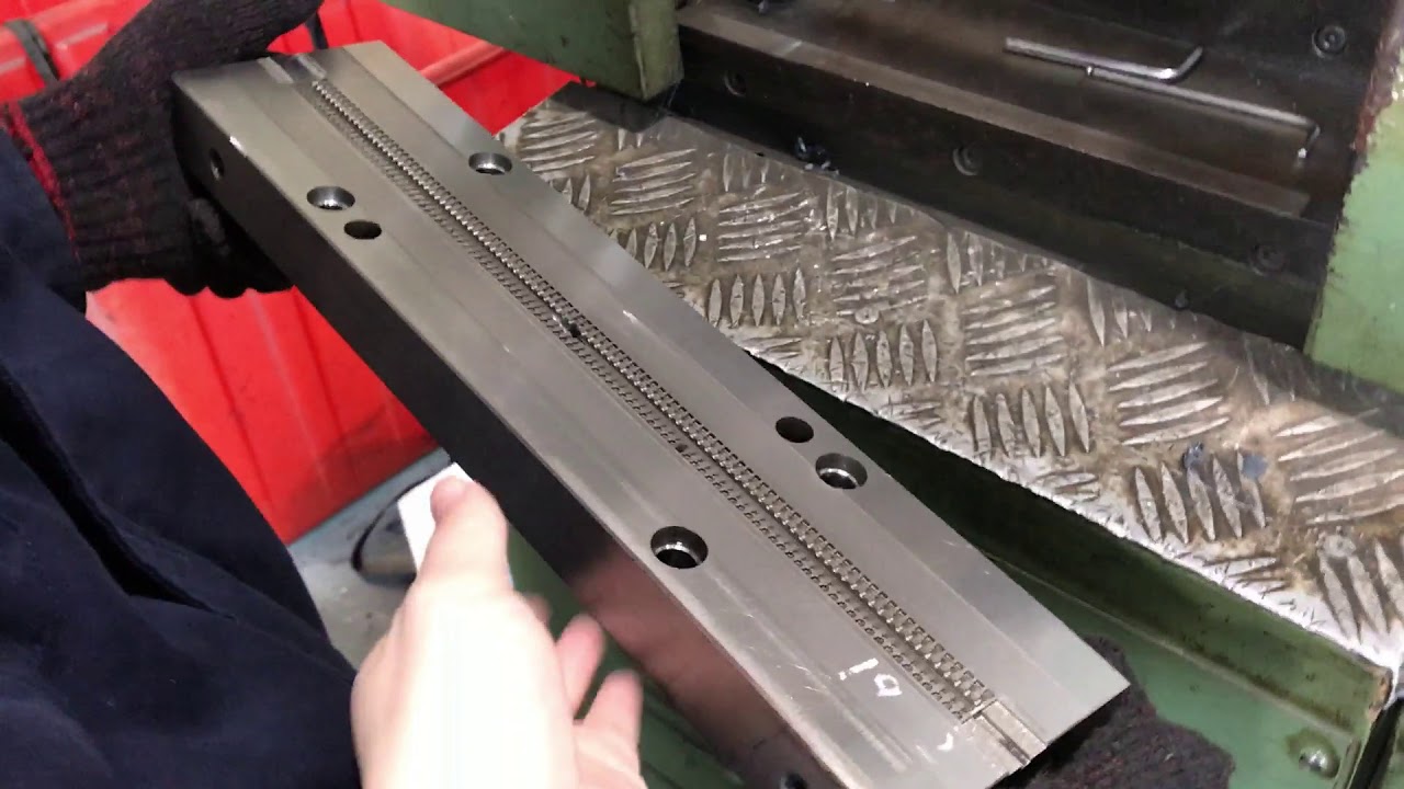 plastic zipper teeth injection mold install machine