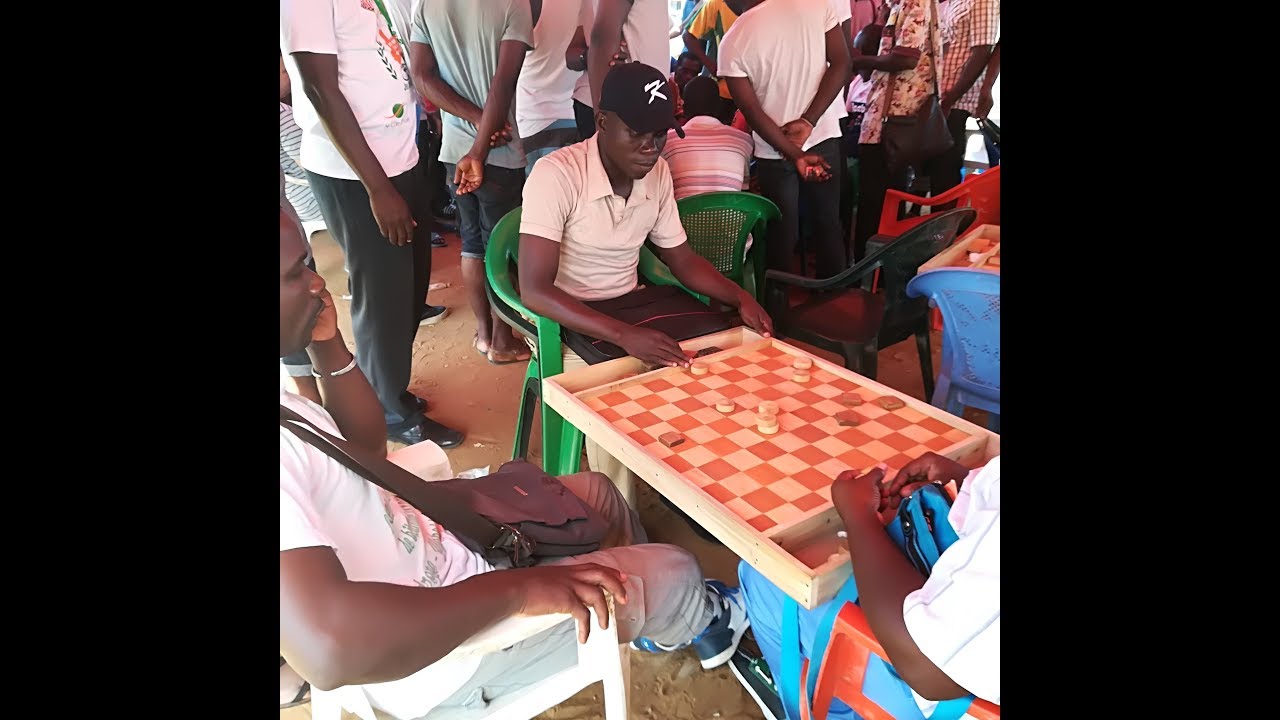 Abidjan -  draughts in the city