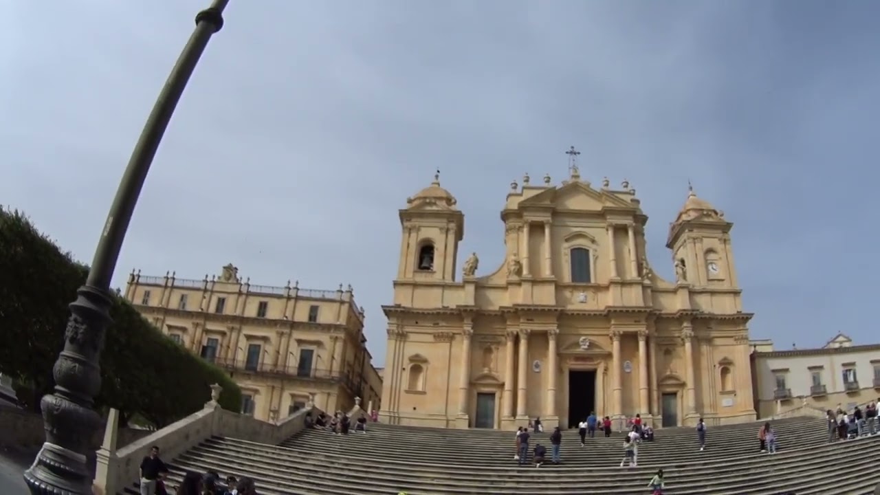 Sicilia in tour - Siracusa, isola di Ortigia, Noto, Capo Passero, Modica - mototurismo in camping