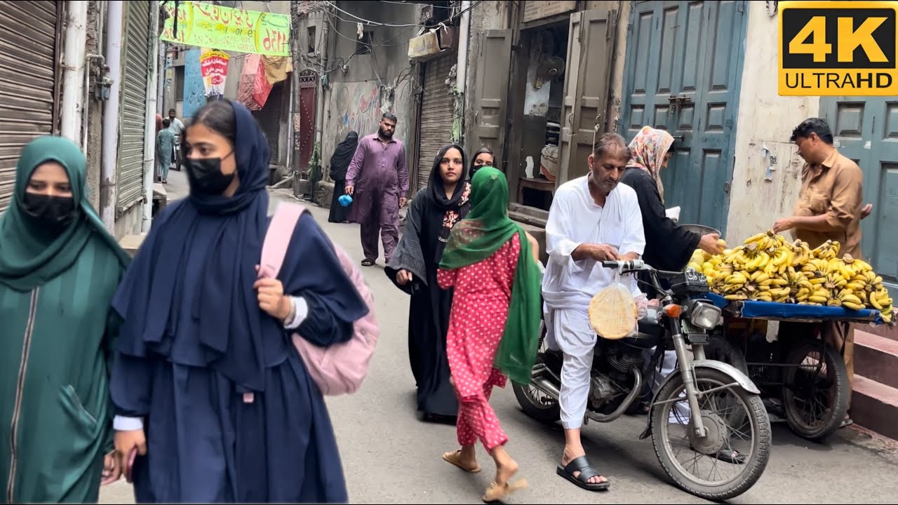 Exploring Lahore’s Streets of Yakki Gate in 4K | Amazing Walking Tour inside Real Lahore 