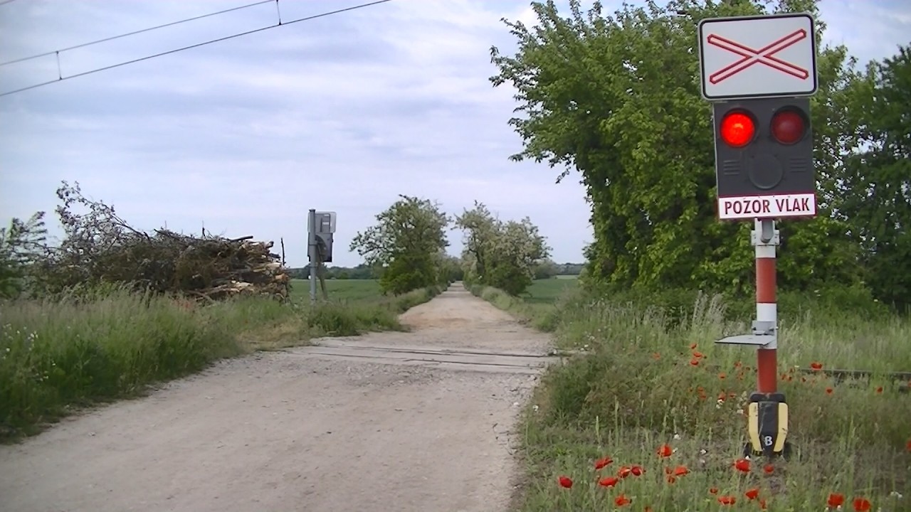 Spoorwegovergang Bajč (SK) // Railroad crossing // Železničné priecestie