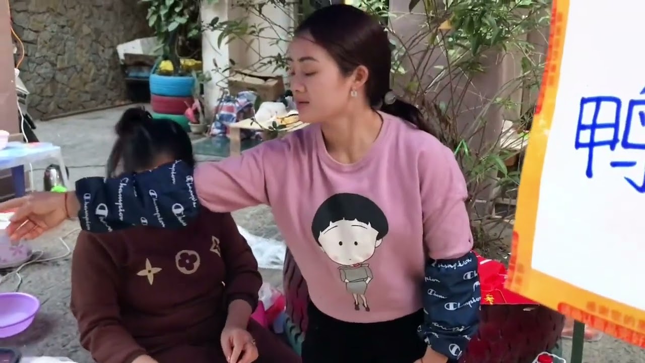 来到“中越边境”河口，越南街二楼人去楼空，口岸越南妹好多鸭#中越边境 #越南女孩 #穷游 #露营 #vlog十亿流量扶持计划