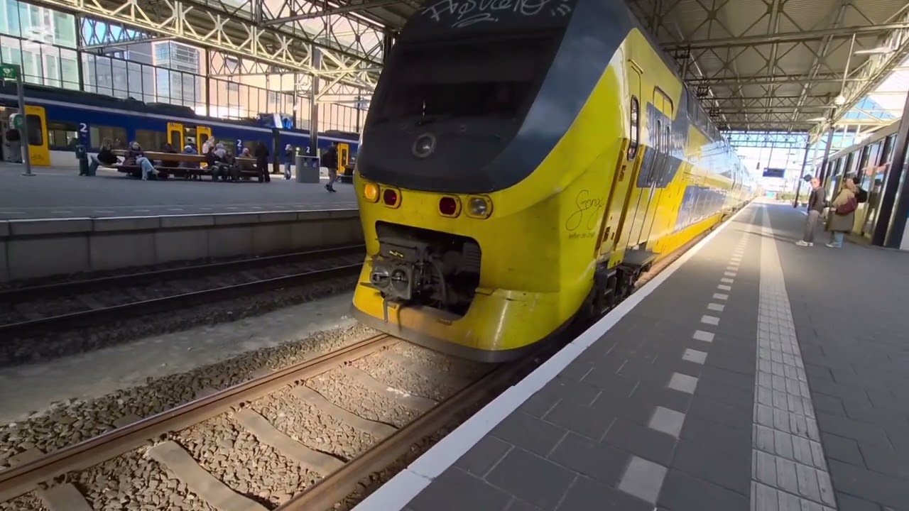 Spotten op Eindhoven Centraal met @TreinspotterNL-f4f #trainspotting #eindhoven #virm #flirt 