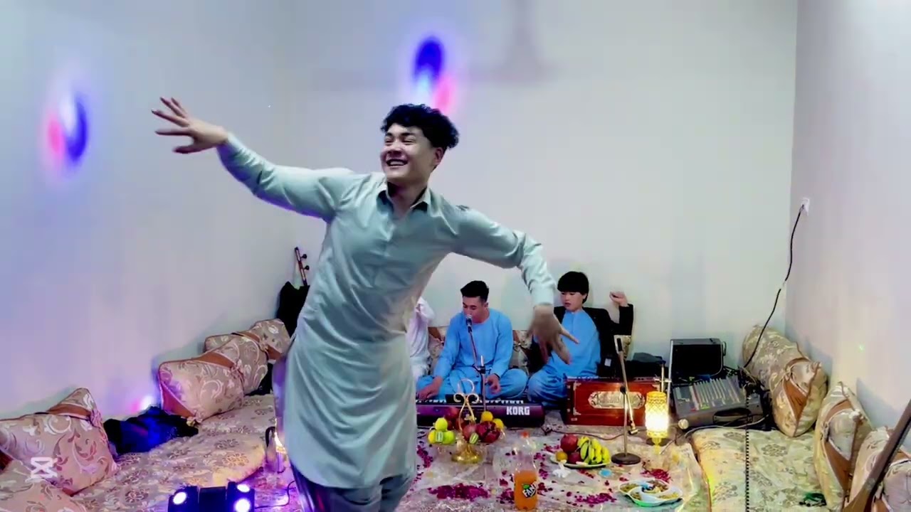 رقص مهدی جاغوری در شب یلدا با آهنگ ( قمندان هزاره) 🥰🤍🕺##dance