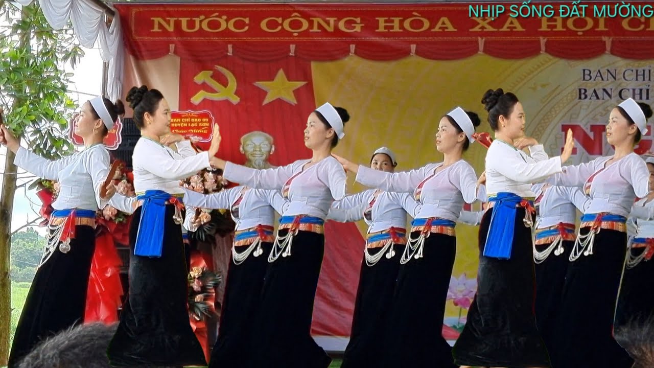 Múa Sênh Tiền dân tộc Mường Hòa Bình