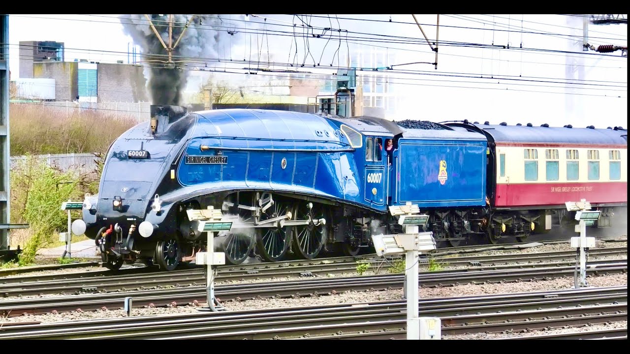 The GLORIOUS Sight of 'Sir Nigel Gresley' with FRESHLY Painted CARMINE & CREAM Mk1's..!