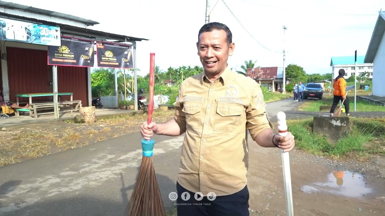 Wabup Tanjab Timur Gotong Royong Bersama Forkopimda di Pasar Kamis Talang Babat