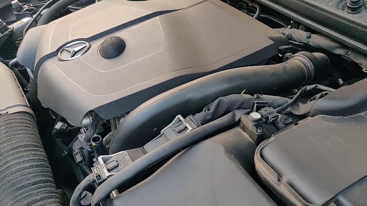 Mercedes Cla 200 CDI, White color, KA no. Engine noise.