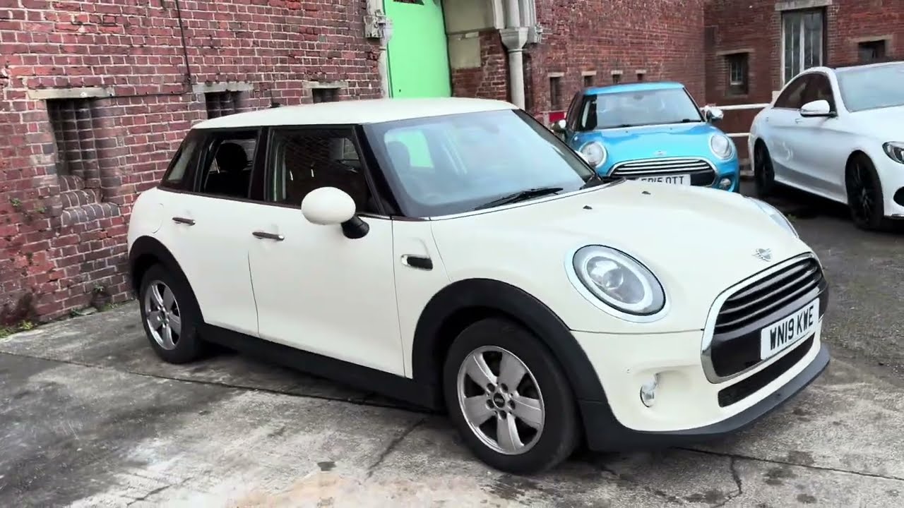 MINI 1.5 COOPER CLASSIC II 5 DOOR Finished in Pepper White WN19KWE