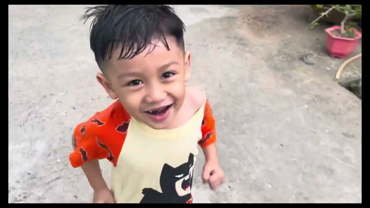 Cháu 3 Đuông Vlogs I EP.1 I Thử dây đeo điện thoại.