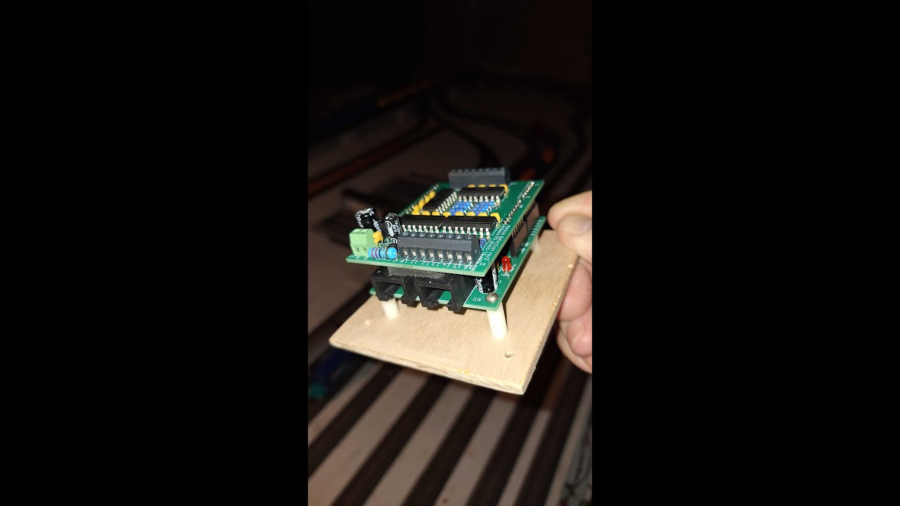 DIY S88/N & YaMoRC 7001/7010  en 3Rail met mijn  universele DIYS88/N  terugmelder voor massadetectie
