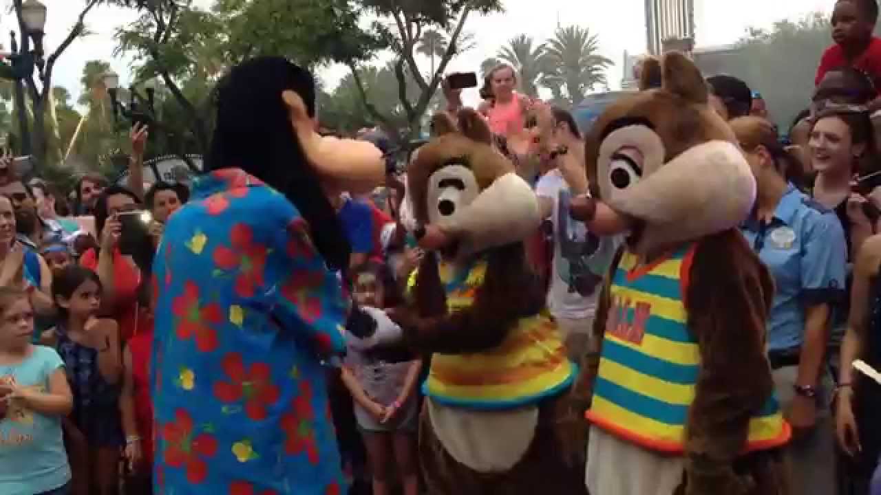 Chip and Dale VS Goofy Dance Off