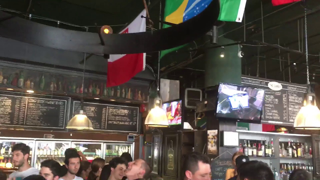 Brasileiros cantando evid&ecirc;ncias na gringa em vancouver, Canad&aacute;