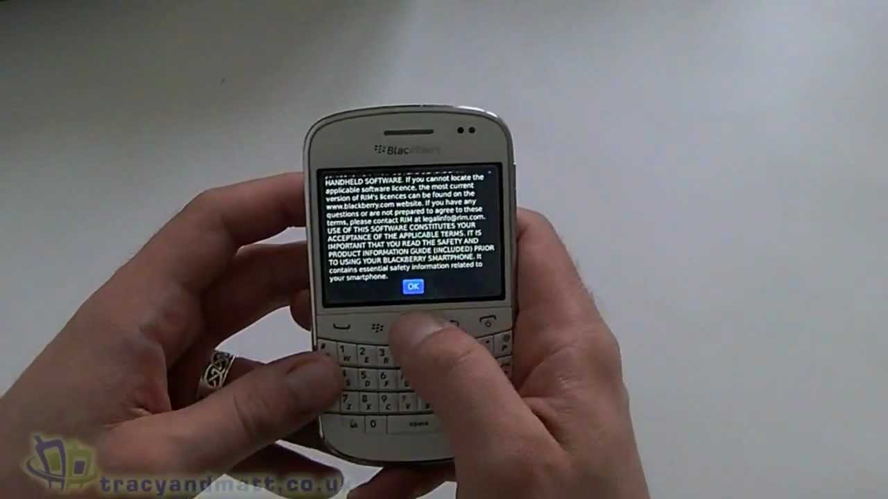White BlackBerry Bold 9900 unboxing video