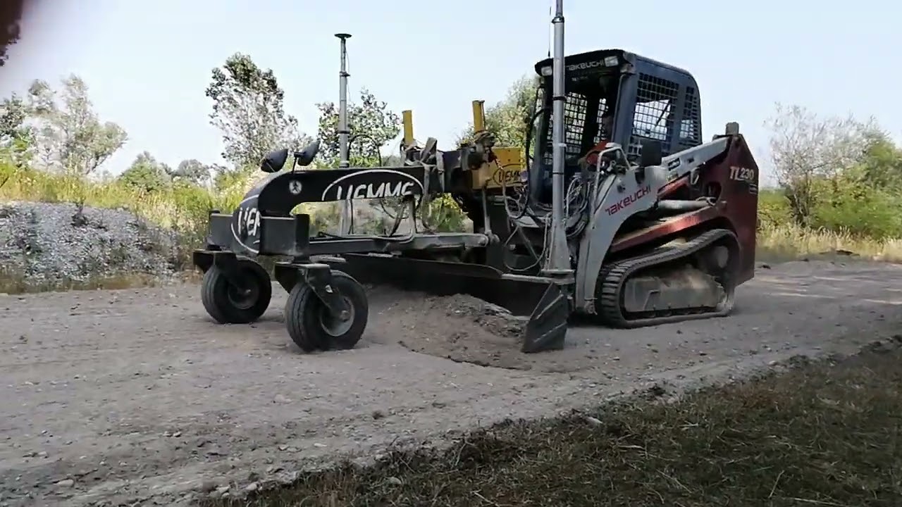 Grader Uemme with 3 D GPS disCAV