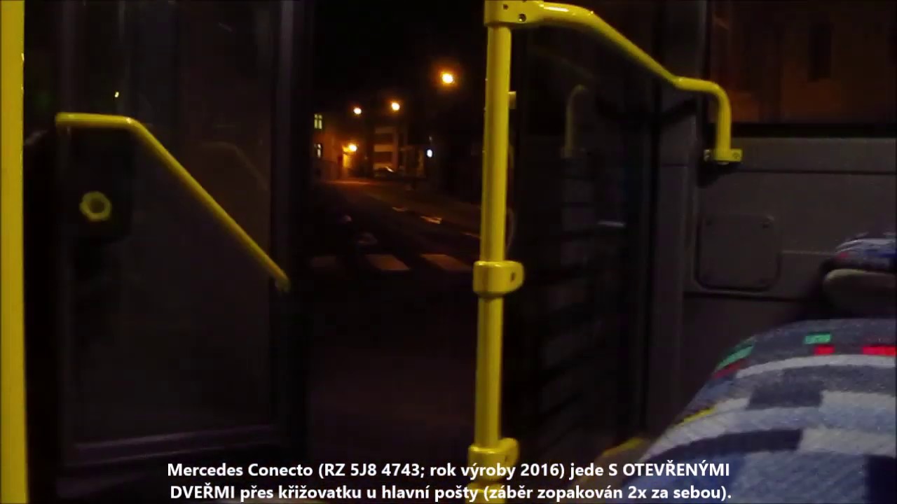 Conecto s RZ 5J8 4743 jede s porouchan&yacute;mi (za j&iacute;zdy otevřen&yacute;mi) dveřmi; 13. 12. 2018