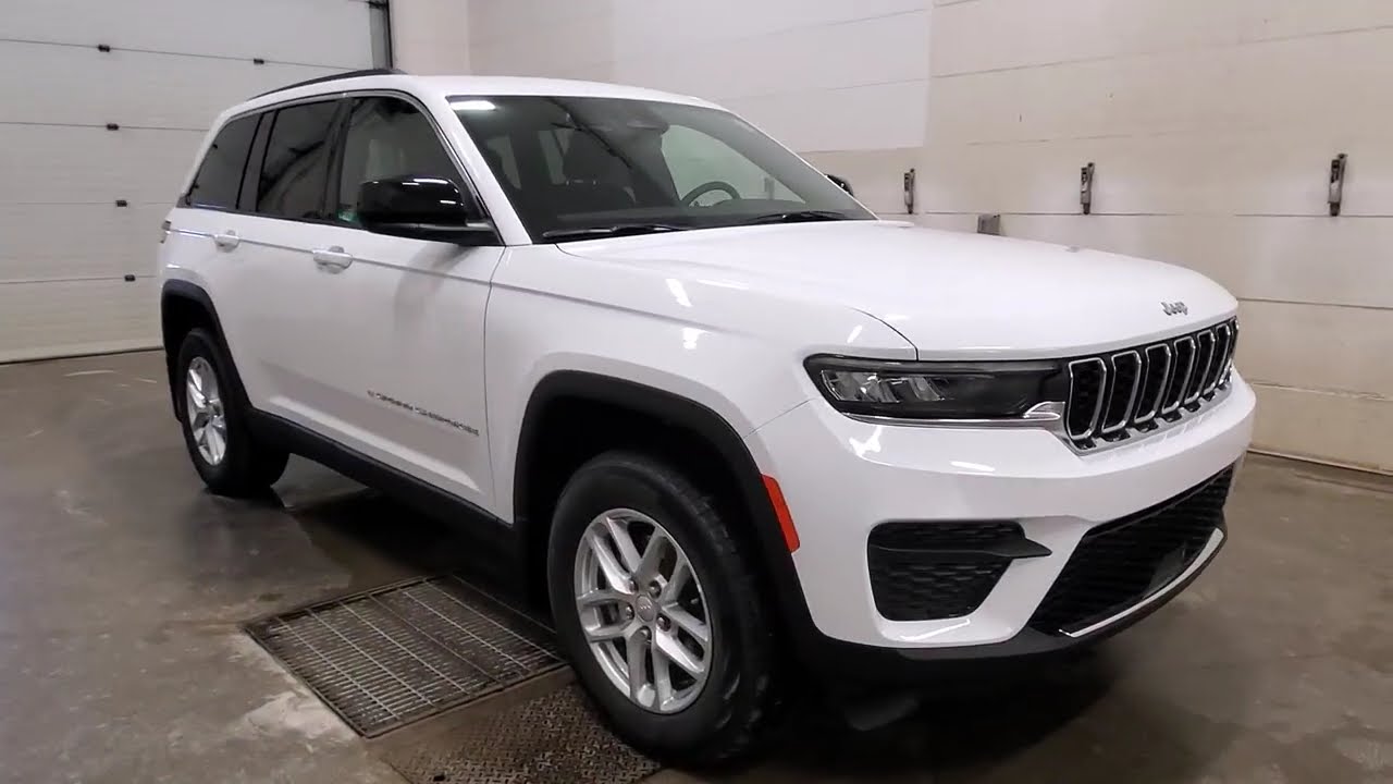 2025 Jeep Grand Cherokee Laredo - Bright White - Stock 10925