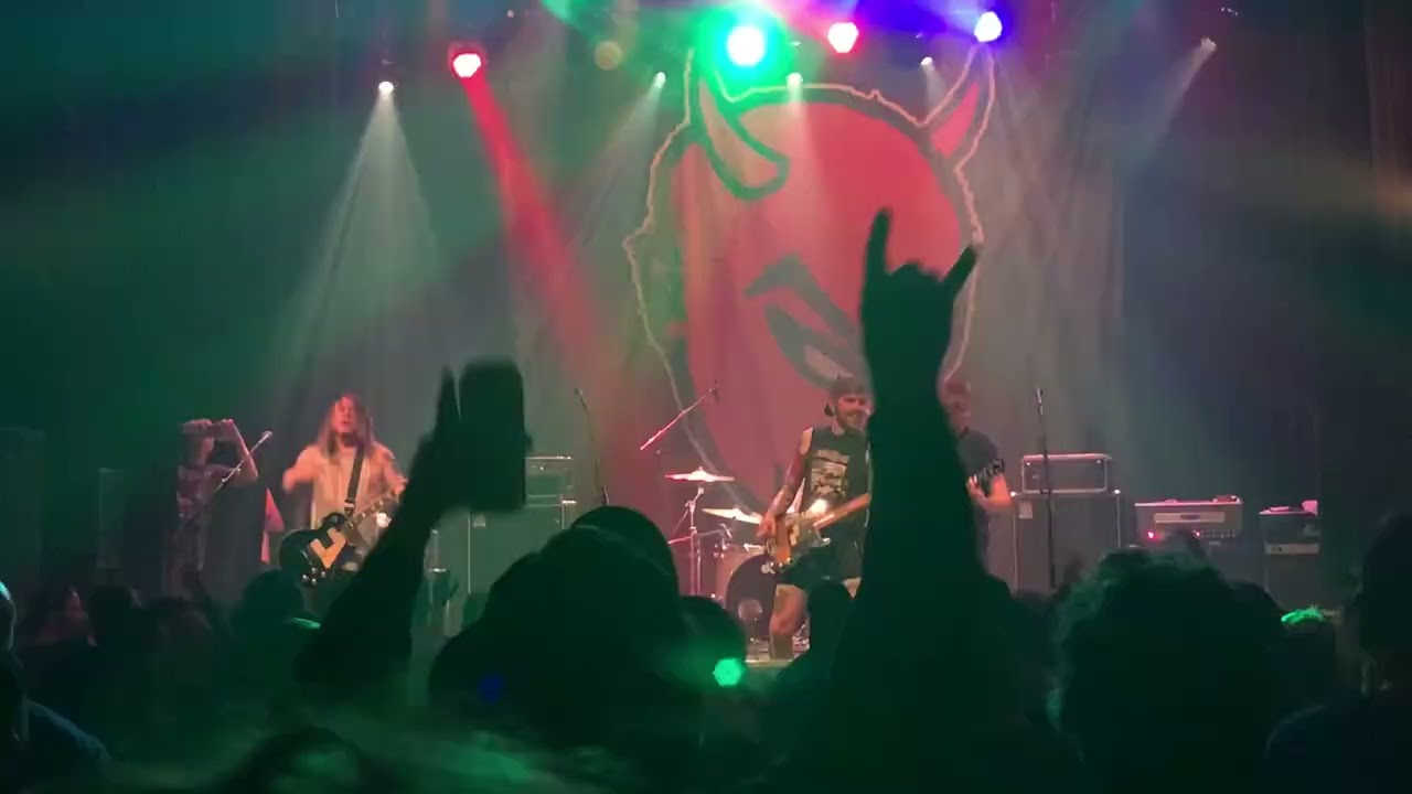Satanic Surfers - Soothing (2022-06-01 - Montreal)