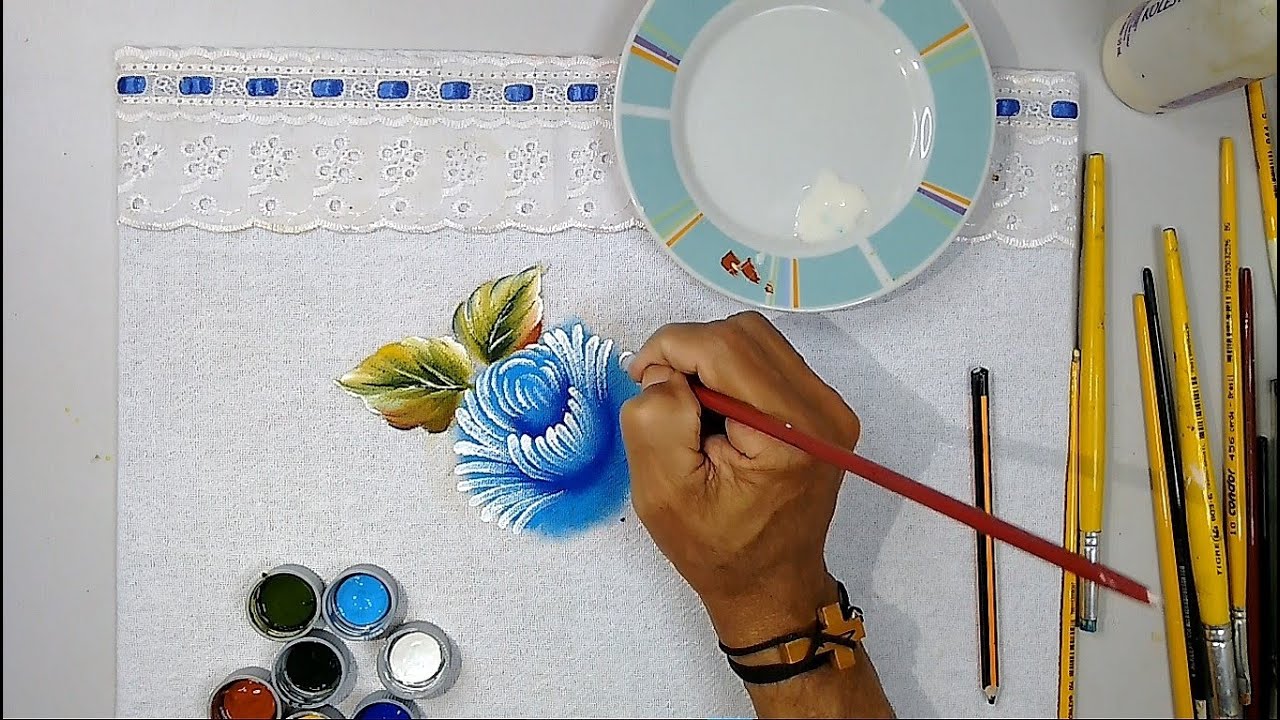 #DicaRapidaSemana - Aprenda a Pintar Crisântemo e Folhas