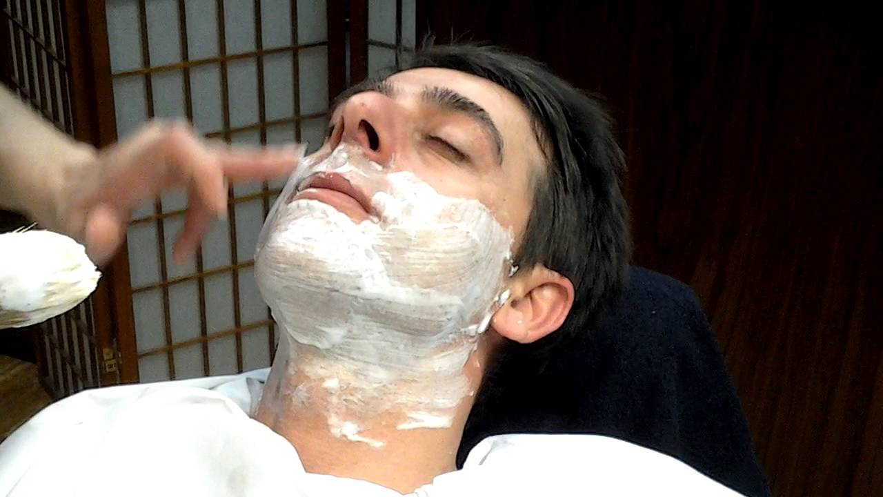 video rasatura barba con Cristina Sumberaz  presso UOMO COIFFEUR TRIESTE