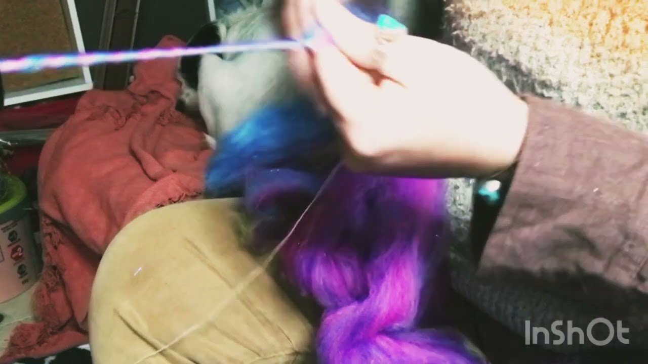 Spinning up batt with beads #fibrecrafts #artyarn #handspun