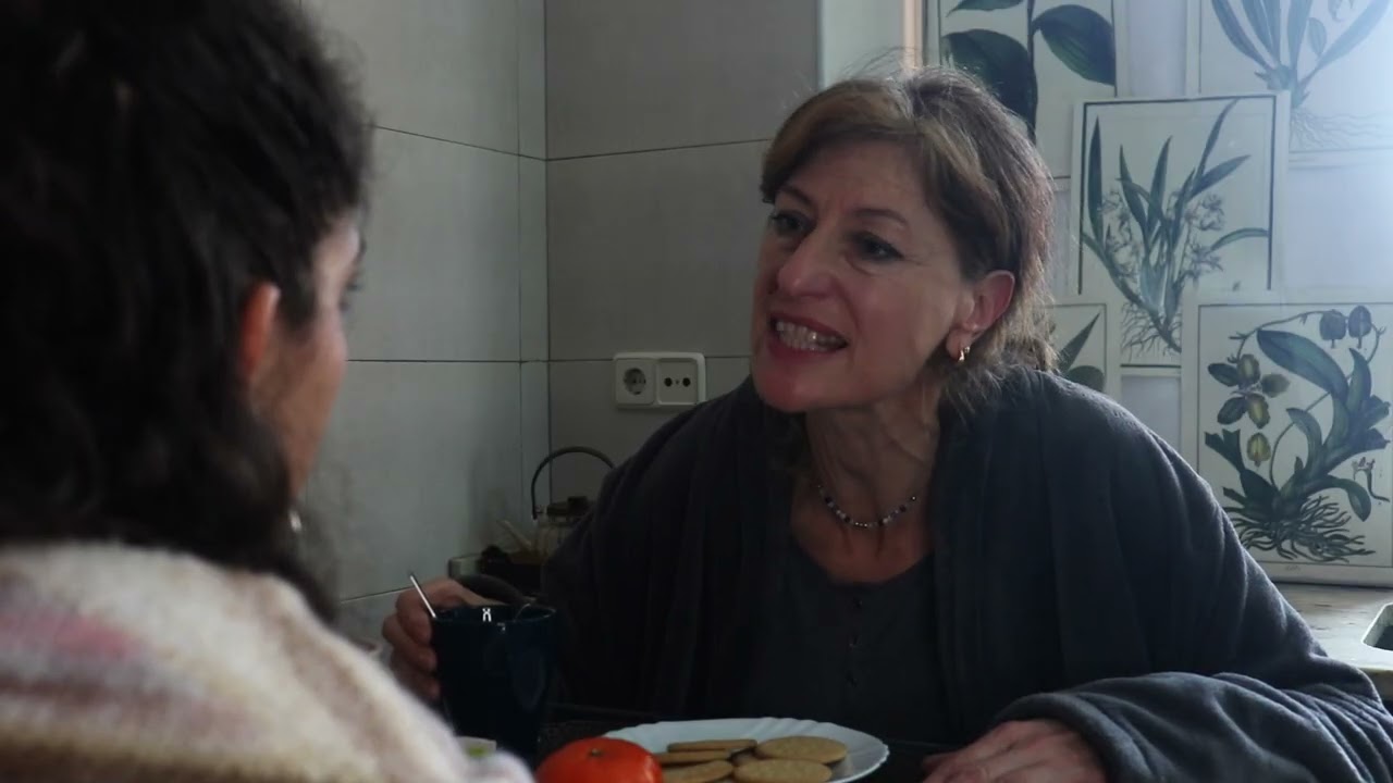 María José- La hija imagina cómo reacciona su madre si supiera que está embarazada 