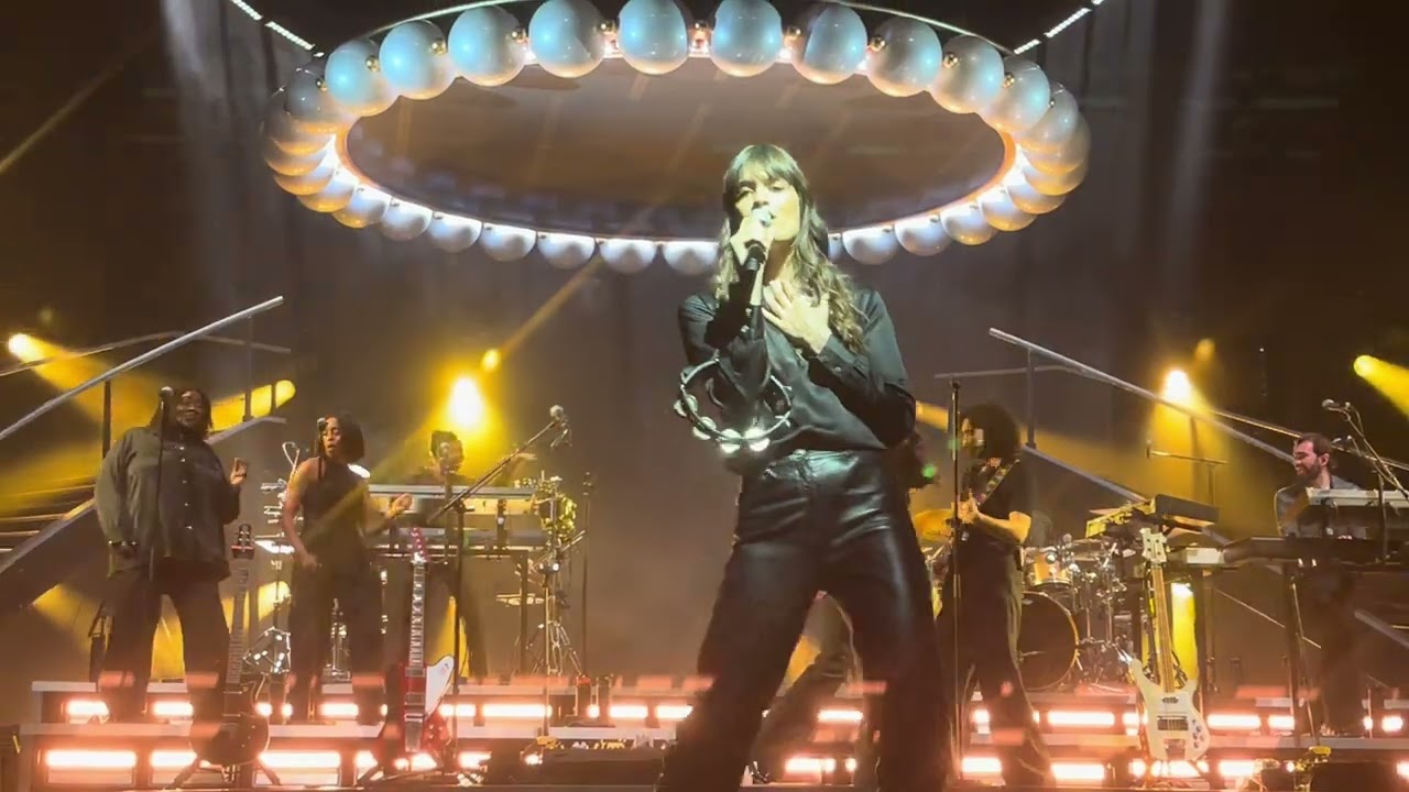 Clara Luciani - Seule (Lyon 22/03/2025)
