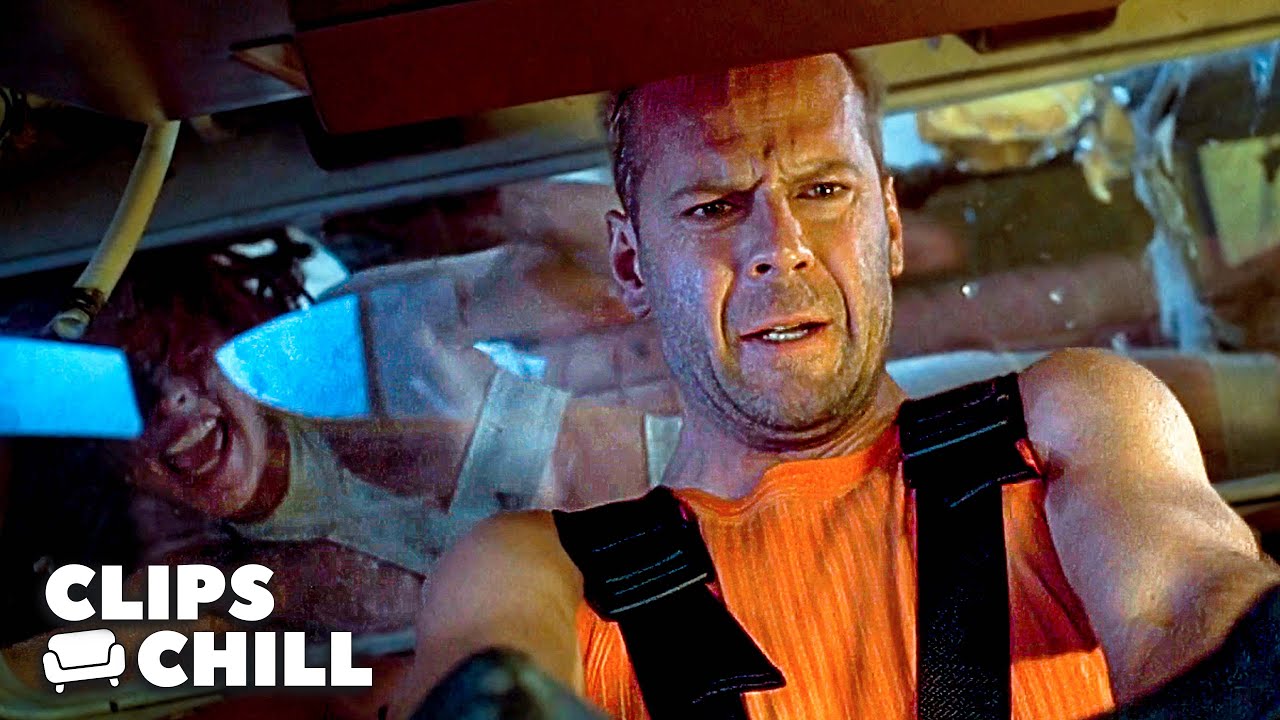 &ldquo;Please Help&rdquo; | The Fifth Element (Bruce Willis, Milla Jovovich)