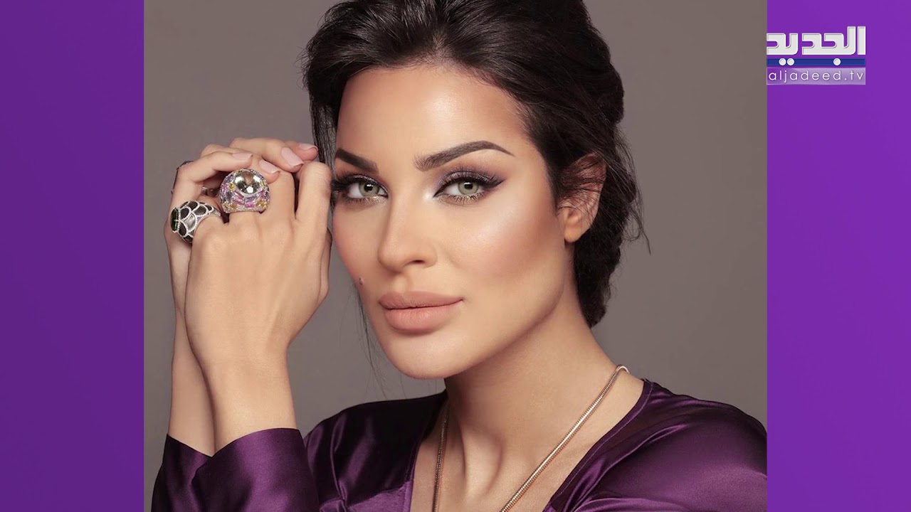 نادين نسيب نجيم و سيرين عبد النور و إليسا يتعرّضن لموجة هجوم بسبب ديانتهم المسيحية ..ما قصة الصليب ؟
