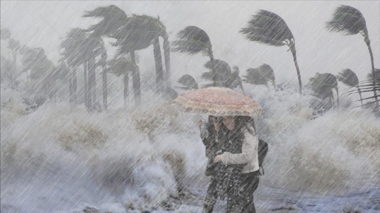 Indonesia Under Attack! Sudden Rainstorms and Flash Flood Turn Village into Nightmare