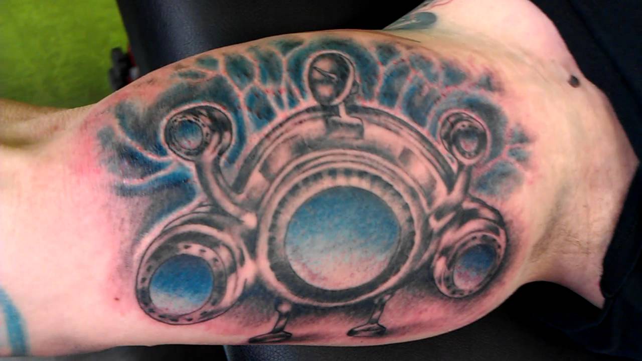 Robot tattoo by Echo