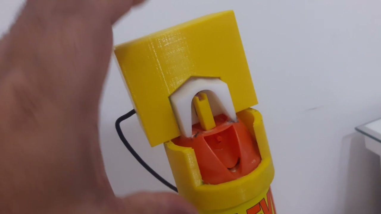 Finalizando a adaptação do dispenser automático de inseticida para uso com diferentes refis.